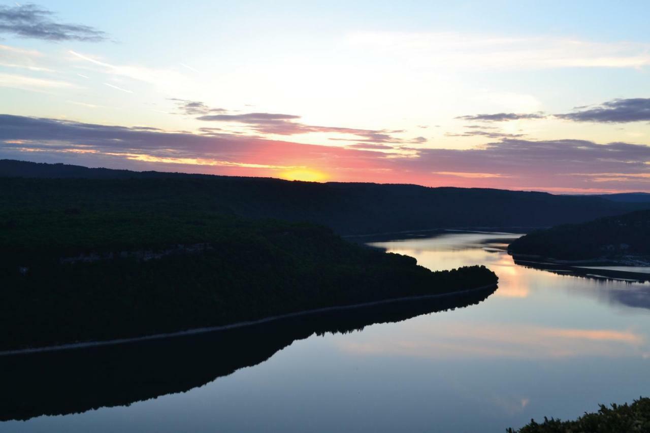 Vvf Jura Lac De Vouglans Maisod Exteriér fotografie